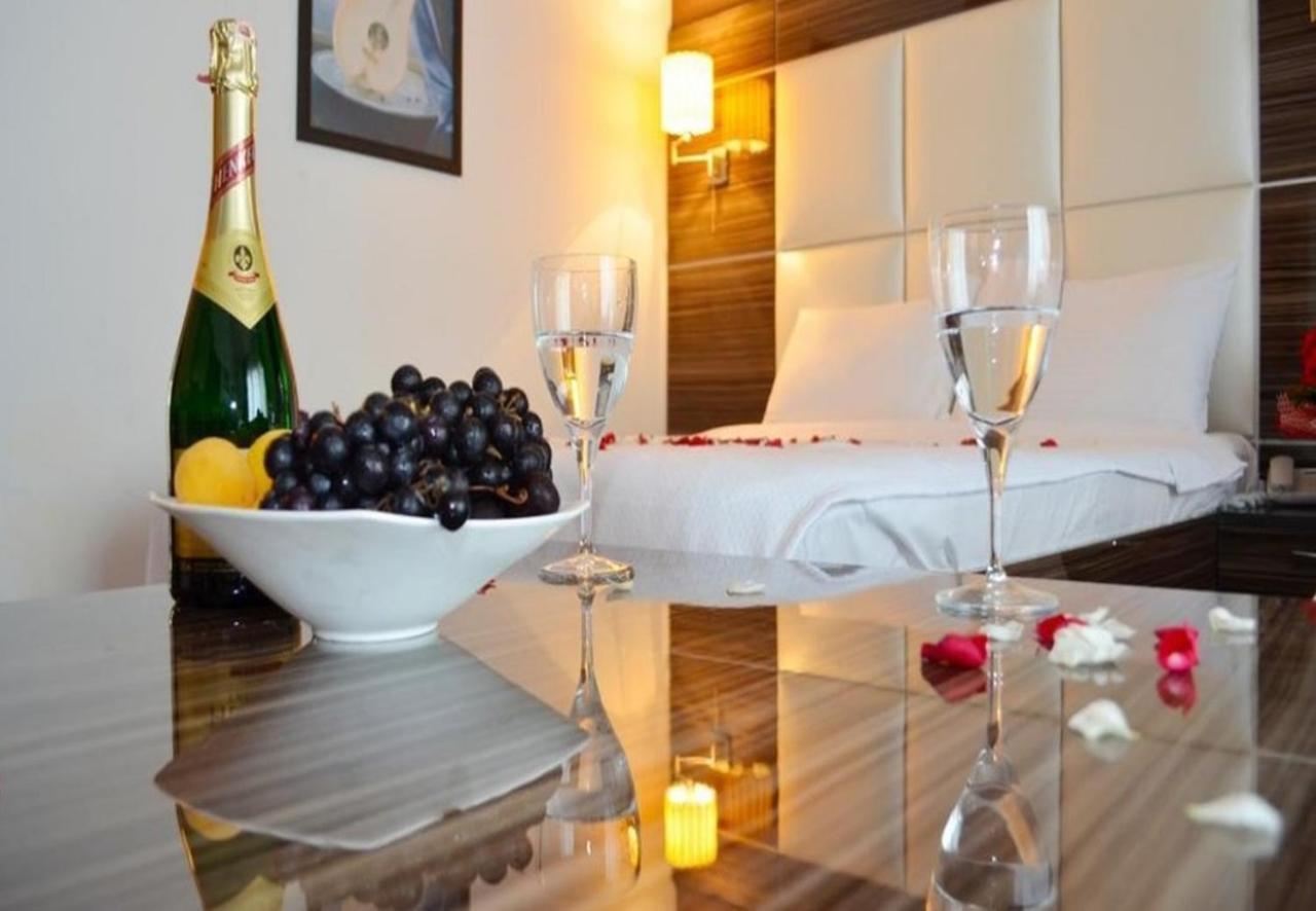 Red House Vip Apartmant Suites Istanbul Exterior photo